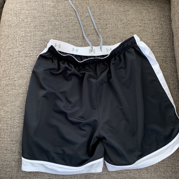 Under Armour Women’s Black White Athletic Shorts Adjustable Waist Size Small - Picture 6 of 6